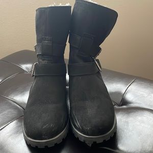 I’m selling these cute Brash winter boots